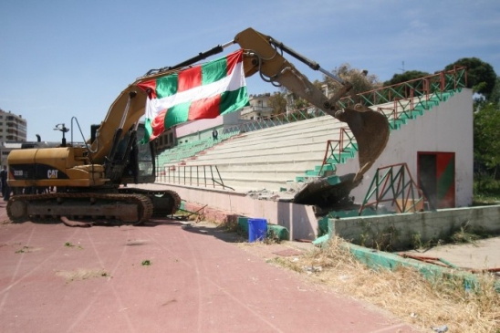 Karşıyaka Stadı'na İlk Kazma Vuruldu