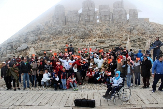 Engelliler Nemrut Dağı'na Çıkmak İçin Engel Tanımadı