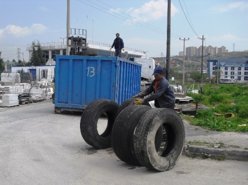 İzmit'te Ayda 30 Ton Eski Lastik Toplanıyor