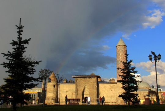 Erzurum Semalarında Yağmur Sonrası Gökkuşağı