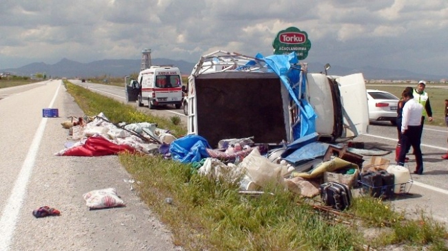 Tarım İşçilerini Taşıyan Kamyonet Devrildi 1 Ölü 11 Yaralı