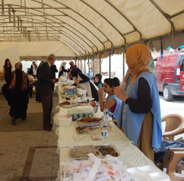 Anadolu Gençlik Derneği'nden Kermes