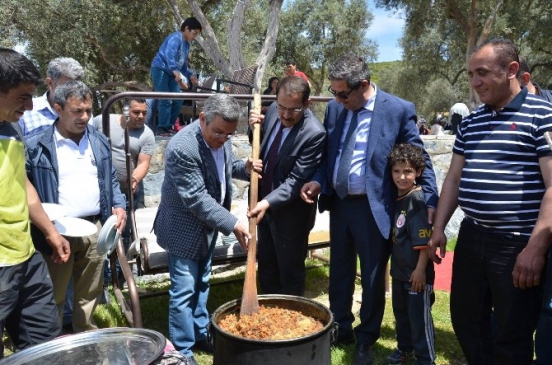 Kuşadası'ndaki Hadimliler Pilav Gününde Buluştu