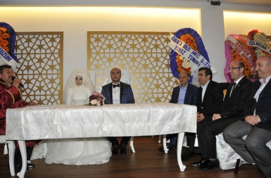 Bakan Işık Ve Başkan Karabacak Nikah Kıydı