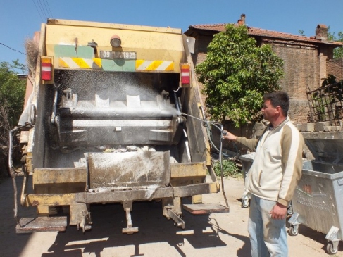 Köşk Belediyesi Çöp Konteynırları İlaçlıyor