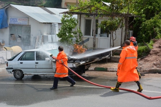 Artvin'de LPG'li Araç Yangını Korkuttu