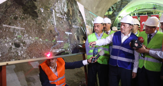 Kadir Topbaş metro şantiyesinde duygulandı!