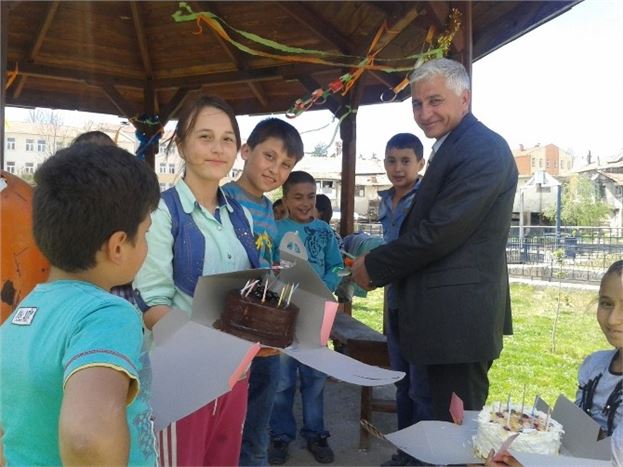 Serhat Öğretmene Öğrencilerinden Doğum Günü Sürprizi