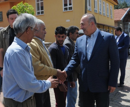 Dışişleri Bakanı Mevlüt Çavuşoğlu'ndan Mahalle Gezileri