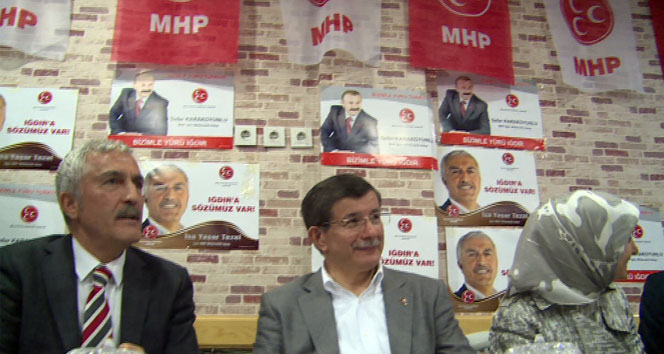 Başbakan Davutoğlu'ndan MHP seçim bürosuna sürpriz ziyaret!