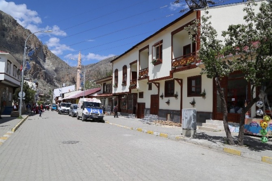 Bir Prestij Caddesi De Uzundere İlçesine