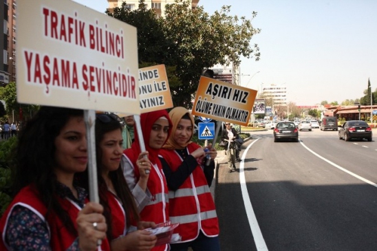 Türk Kızılayı Gönüllüleri Trafikte