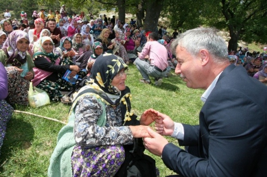 Binlerce Kişi Hayır Yemeğinde Buluştu