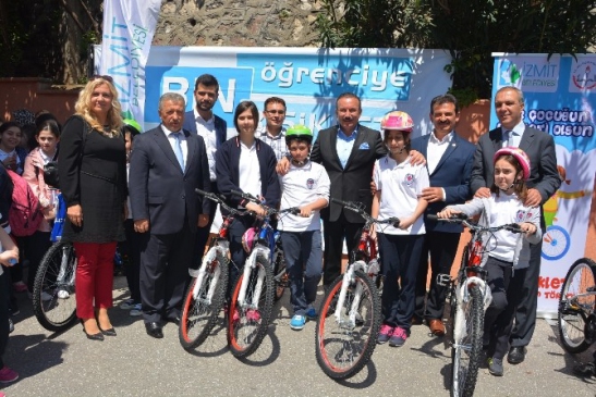 İzmit Belediyesi'nden Öğrencilere Bedava Bisiklet