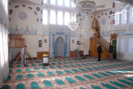 Bolvadin'de Camii Temzilikleri Devam Ediyor