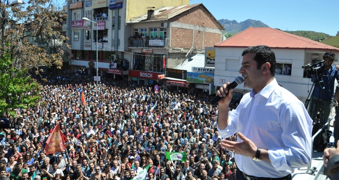 Demirtaş'tan tehdit gibi açıklama 'En başta Davutoğlu gidecek'!