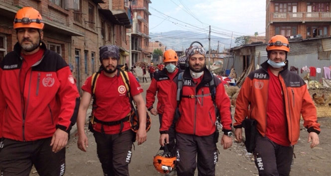 7 kişiyi kurtaran ekip Nepal’den döndü!