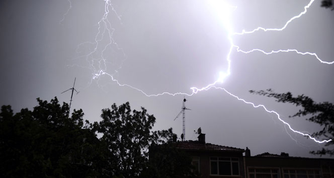 İstanbul’da elektriklerin kesilme anı kamerada!