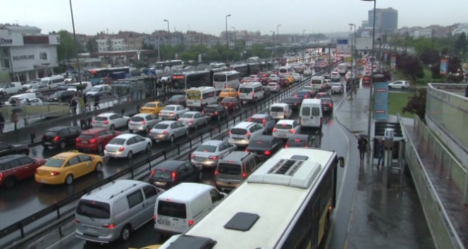 İstanbul’da yağmur trafiği!