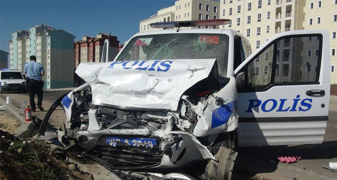 Şanlıurfa'da polis aracı kaza yaptı 4 yaralı!