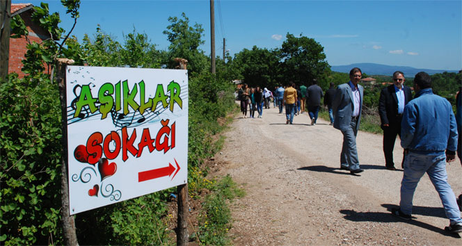 Evlenmek isteyenler burada buluşuyor!