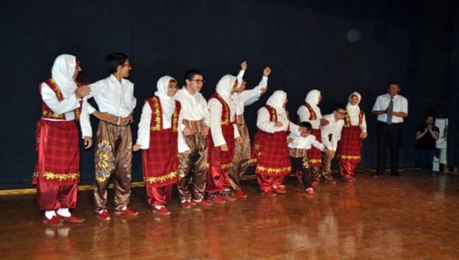 Silifke'de Halkoyunları Engel Tanımadı