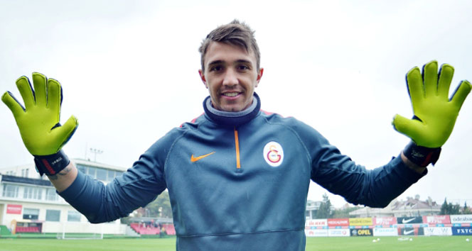 Muslera sosyal medyayı da salladı!