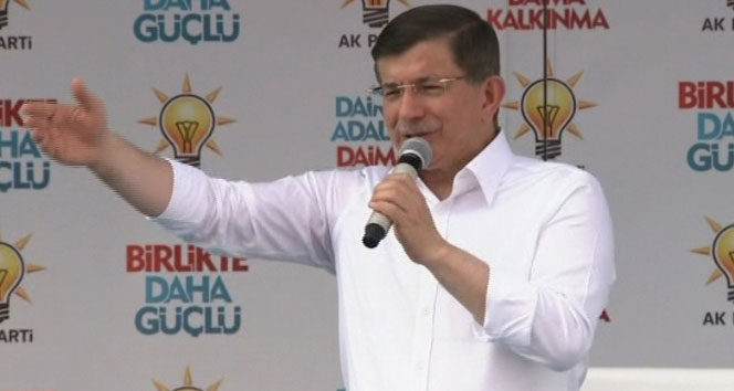 Davutoğlu ‘Bir daha seçilmiş Başbakanı idama gönderemeyecekler’!