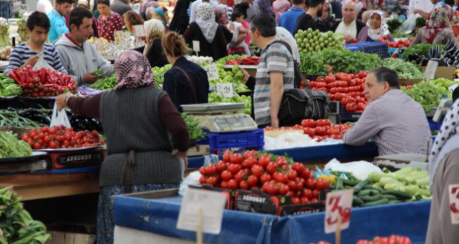 Fiyatlar düştü, satıcının da vatandaşın da yüzü güldü!