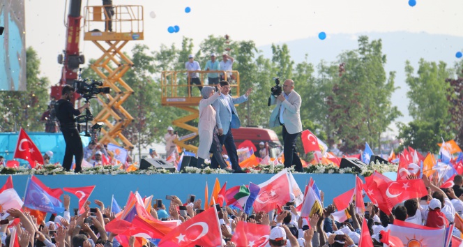 Davutoğlu 'Türkiye’ye bir Sisi arıyorlar'!