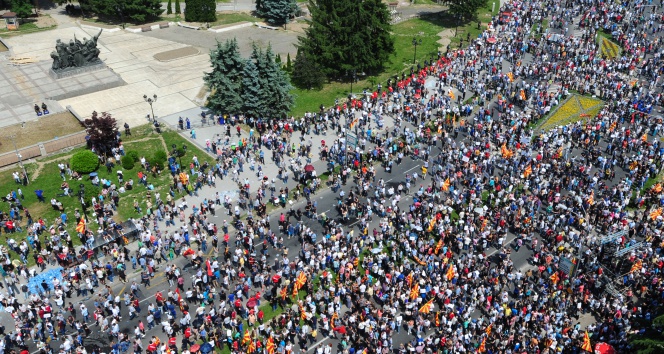 Makedonya'da hükümeti protesto!!