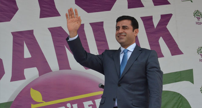 Demirtaş'tan AK Parti'yi destekledikleri haberine sert tepki!