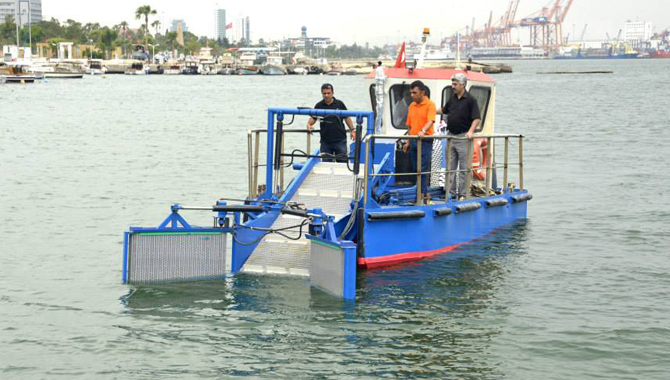 Mersin de Deniz Süpürgesi Hizmete Başladı