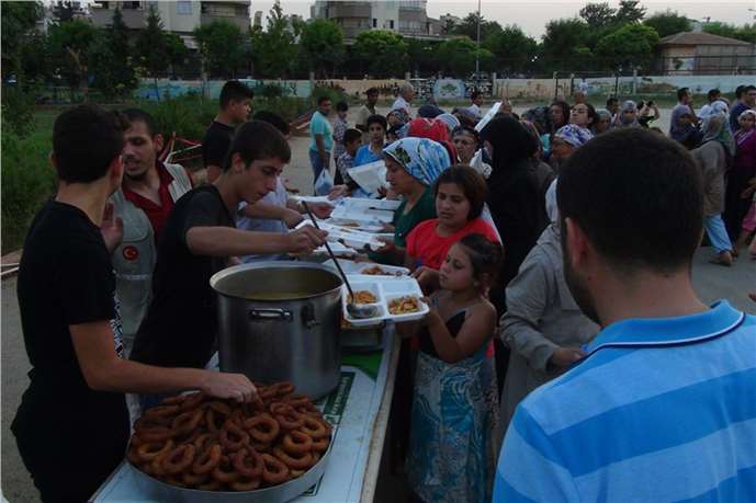 Mersin de Yetimlerin İftar Sevinci