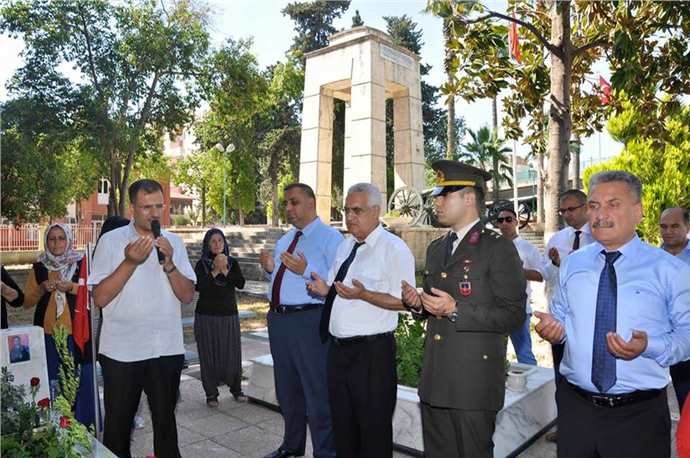 Protokol Tarsus şehitliğinde..  ..