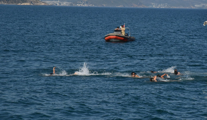 Anamur'da Yüzme ve Kano Yarışı Yapıldı