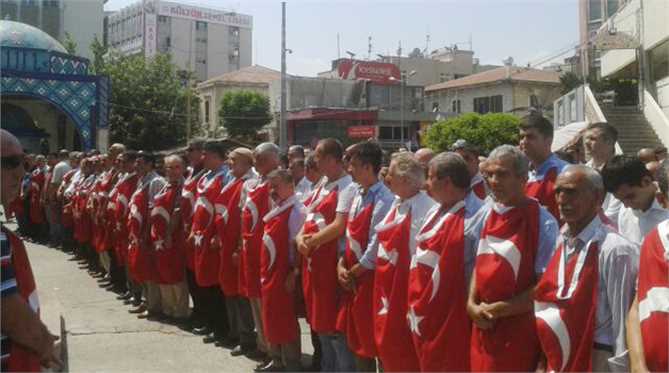 Mersin'de Şehitler İçin Bayraklı Gıyabi Cenaze Namazı