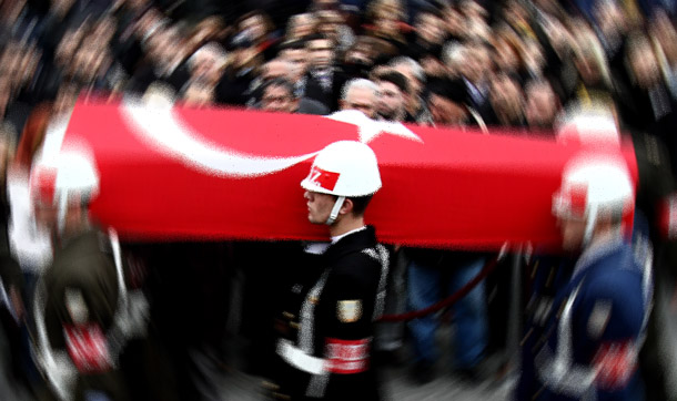 Silvan'da bir polisimiz şehit oldu.