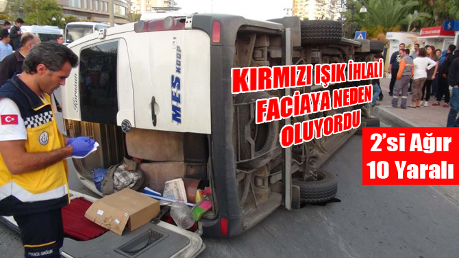 Mersin'de Yolcu Minibüsü ile Otomobil Çarpıştı