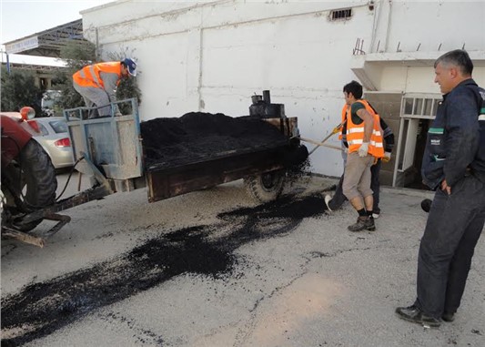 Belediyeden Sanayi Sitesine Yol Bakım Çalışması