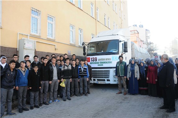 Öğrencilerin topladığı yardımlar Suriye’ye gönderildi