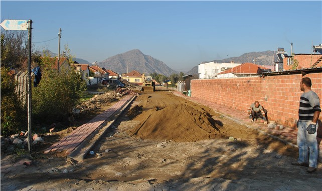 Aydın İncirliova'da yol çalışmaları devam ediyor