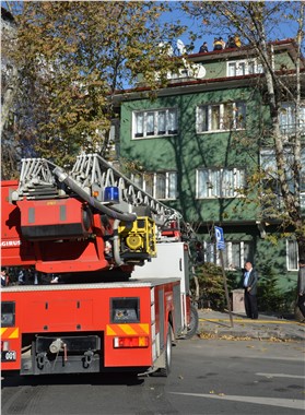 Ankara Büyükşehir İtfaiyesi'nden evlere şenlik kurtarma operasyonu