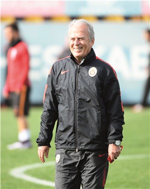 Mustafa Denizli Galatasaray’ın genlerinde pes etmek yok