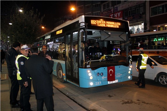 Belediye otobüsünde hırsız araması