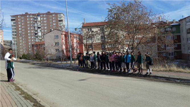 Öğrencilere uygulamalı trafik eğitimi