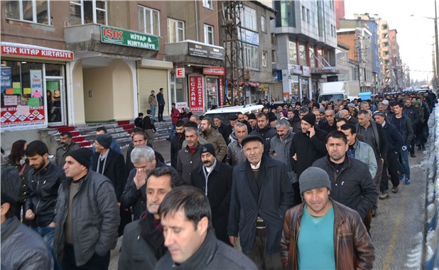 Sokağa çıkma yasakları Yüksekova’da protesto edildi