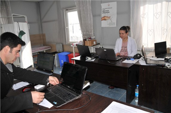 Hırsızlar, sağlıkçıların çağrısına kulak verdi; bilgisayarı geri getirdi