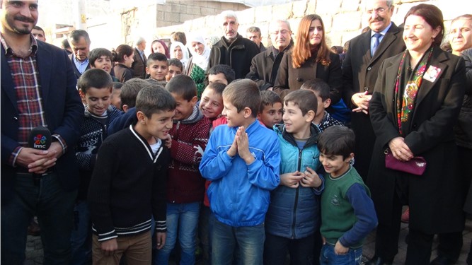 Nusaybin'de yasaklı 4 mahalleye destek yürüyüşü