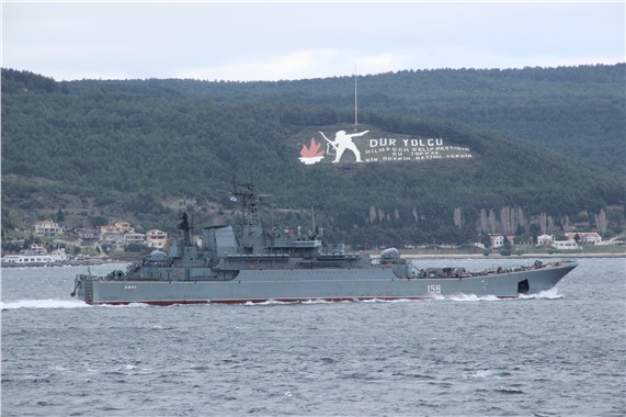 Rus savaş gemisi 'Yamal' Çanakkale Boğazı'ndan geçti